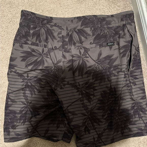 RVCA Swim Trunks/Boardshorts Size Large 34 - Picture 3 of 6
